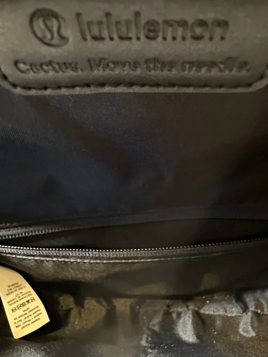 Lululemon Cactus Leather Crossbody Bag in Black - Picture 4 of 9